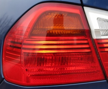 LAMPA LEWY TYŁ W BŁOTNIK BMW E90 SEDAN PRZEDLIFT