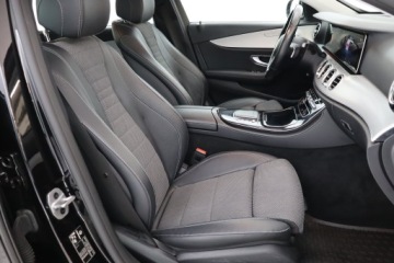 Mercedes Klasa E W213 Kombi Plug-in Facelifting 2.0 E300de 306KM 2020 Mercedes E E 300 de, 301 KM, Automat, Skóra, Navi, zdjęcie 8