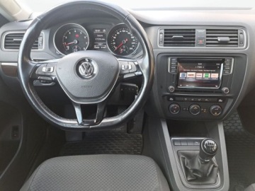 Volkswagen Jetta VI Sedan Facelifting 1.4 TSI 125KM 2017 Volkswagen Jetta Climatronic 2-strefowy Tempomat Czujniki parkowania Bluet, zdjęcie 9