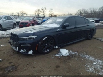 BMW Seria 7 G70 2022 BMW Seria 7 750 I XDRIVE, 2022r., 4x4, 4.4L 4.4 Benzyna 523KM, zdjęcie 1