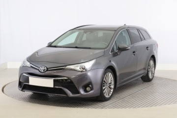 Toyota Avensis III Wagon Facelifting 2015 2.0 D-4D 143KM 2015 Toyota Avensis 2.0 D-4D, Skóra, Navi, Xenon, zdjęcie 1