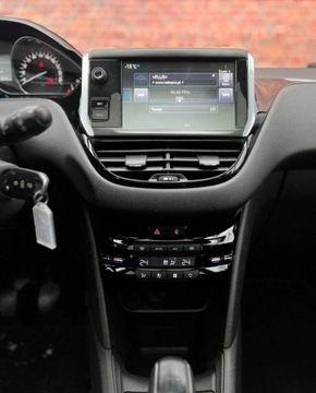 Peugeot 208 I Hatchback 5d Facelifting 1.2 PureTech 82KM 2015 Peugeot 208 Klima Bluetooth Alu Gwarancja w cenie Warszawa VFVV 1.2 82KM, zdjęcie 28