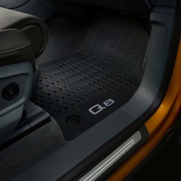 Dywaniki gumowe przód Audi Q8 4M8061501041