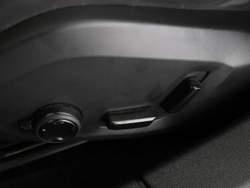 Volvo S60 II Sedan Facelifting 2.0 T4 DRIVE-E 190KM 2019 Volvo S60 R-Design automat T4 skóra navi kamera, zdjęcie 36