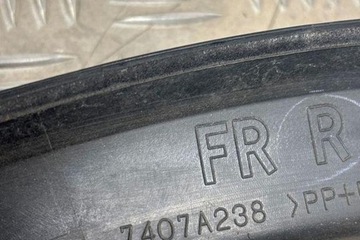 VRSTVA PŘEDNÍHO PRAVÉHO BLATNÍKU PEUGEOT 4008 7407A238 1.8L DIESEL