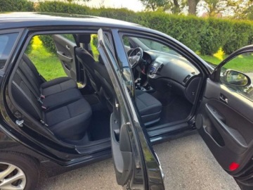 Hyundai i30 I CW Facelifting 1.6 CRDi 115KM 2011 Hyundai i30 Klimatronik Aluminiowe Felgi Czujniki Parkowania 1.6 Diesel, zdjęcie 23