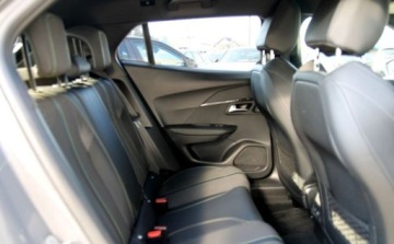 Peugeot 2008 II e-SUV Facelifting Elektryczny 54kWh 156KM 2023 Peugeot 2008 e-2008 54kWh GT SalonPL Facelift Gwarancja od RIA 156KM, zdjęcie 28