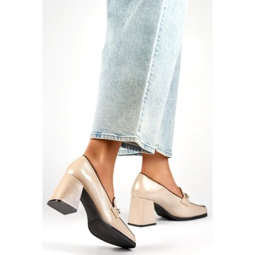 Туфли из лакового кожзама бежевого цвета, размер 36