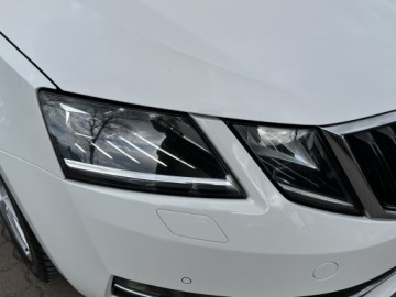 Skoda Octavia III Liftback Facelifting 2.0 TDI 150KM 2018 Skoda Octavia Hak, Podgrzewana przednia szyba/ DSG, zdjęcie 32