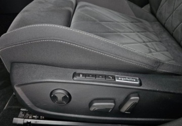 Volkswagen Golf VIII Hatchback 1.5 eTSI EVO mHEV 150KM 2022 Volkswagen Golf Variant Stan bdb - Alcantara - Kamera - Czujniki - Podgrz., zdjęcie 28