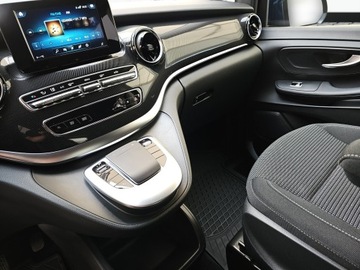 Mercedes Klasa V W447 Długi Facelifting 2.0 220d 163KM 2021 Mercedes-Benz V 220 d 9G-Tronic/163KM, zdjęcie 22