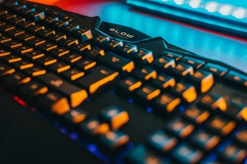 ИГРОВАЯ КЛАВИАТУРА СО СВЕТОДИОДНОЙ ПОДСВЕТКОЙ ДЛЯ ГЕЙМЕРОВ