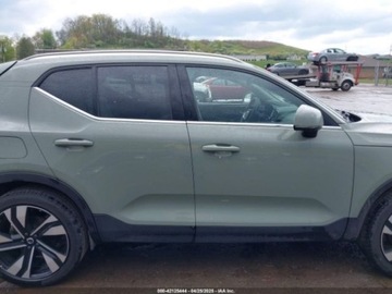 Volvo XC40 2024 Volvo XC 40 B5 Ultimate Bright Theme 2024 2.0l 2.0 Benzyna 247KM, zdjęcie 6