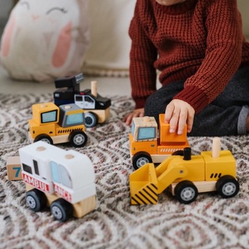 Деревянная машина скорой помощи CARETKA Trefl из блоков