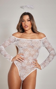 Prettylittlething NG4 lqm białe koronkowe body odkryte ramiona M