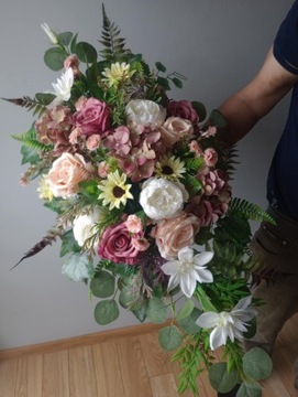 Цветочные цветы для могильного кладбища. Цветочный композиционный набор