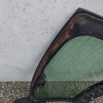 BMW E39 KOMBI SKLO (OKNO) ZADNÍ W KRYT RÁMEC