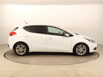 Kia Ceed I Hatchback 5d Facelifting 1.6 CRDi VGT 128KM 2012 Kia Ceed 1.6 CRDi, Klima, Klimatronic, Tempomat, zdjęcie 5