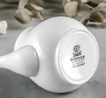 Dzbanek do zaparzania herbaty z białej porcelany Wilmax 850 ml