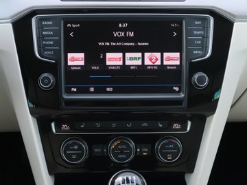 Volkswagen Passat B8 Variant 1.8 TSI BlueMotion Technology 180KM 2016 VW Passat 1.8 TSI, Salon Polska, Serwis ASO, zdjęcie 11