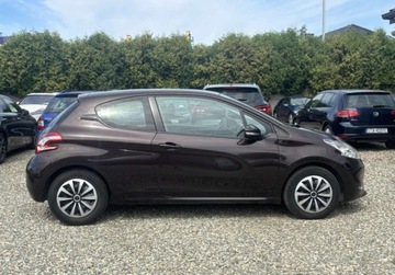 Peugeot 208 I Hatchback 3d 1.2 VTI 82KM 2013 Peugeot 208 Samochod z gwarancja 1.2 Benzyna 82KM, zdjęcie 7