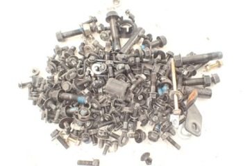 Quadro 350 D Śruby z demontażu