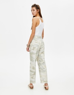 PULL & BEAR PRĄŻKOWANE BIAŁE BODY (M)