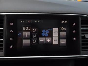 Peugeot 308 II SW 1.2 PureTech 130KM 2017 Peugeot 308 1.2 PureTech, Navi, Klima, zdjęcie 11