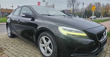 Volvo V40 II Hatchback Facelifting 2.0 D2 120KM 2018 Volvo V40 2018 r. Full LED SKORA nawigacja 2.0 Diesel 120KM