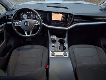 Volkswagen Touareg III SUV 3.0 V6 SCR TDI 231KM 2018 Volkswagen Touareg 3.0 TDI Salon PL I wł. Oś skręt, zdjęcie 8