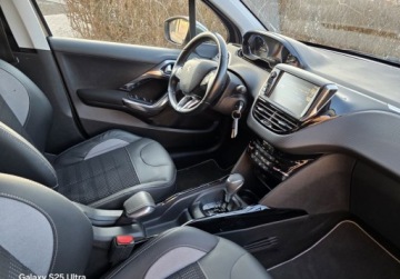 Peugeot 2008 I SUV Facelifting 1.2 PureTech 110KM 2016 Peugeot 2008 Automat 110KM Allure Bezwypadkowy Parktronic, zdjęcie 9