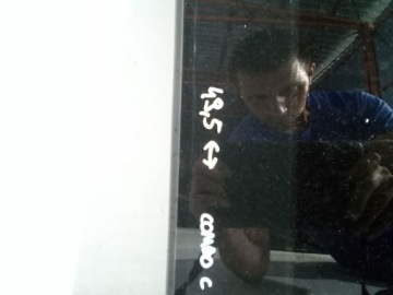 Opel Combo C левое стекло кузова.