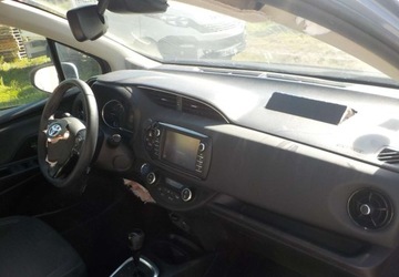 Toyota Yaris III Hatchback 5d Facelifting Hybrid 100KM 2017 Toyota Yaris Okazja 1.5 Hybryda 100KM, zdjęcie 19