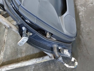 DVEŘE KOMPLETNÍ PRAVÝ PŘEDNÍ AVENSIS T25 209