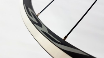 SHIMANO WH-RS100 КОЛЕСО ЗАДНЕЕ КАССЕТНОЕ 10/11 ДОРОЖНОЕ RS100