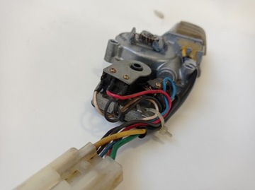 MOTOREK STŘEŠNÍHO OKNA COLT 8331002630 M8308010