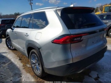 Toyota 2024 Toyota Grand Highlander Platinum 2024 2.4 Benzyna 265KM, zdjęcie 3