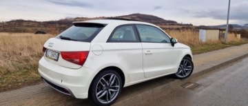 Audi A1 I Hatchback 3d 1.6 TDI 105KM 2010 Audi A1 3-drzwiowe Audi A1 3-drzwiowe 1.6 TDI Attraction 1.6 Diesel 105KM, zdjęcie 3