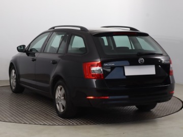 Skoda Octavia III Kombi Facelifting 1.6 TDI 115KM 2017 Skoda Octavia 1.6 TDI, Salon Polska, VAT 23%, zdjęcie 3