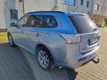 Mitsubishi Outlander III 2013 Mitsubishi Outlander Outlander III 2.0 PHEV Plug-In Hybrid Instyle 4WD 4x4, zdjęcie 3