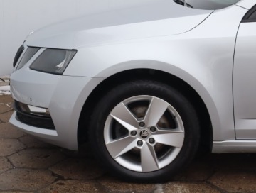 Skoda Octavia III Liftback Facelifting 1.5 TSI ACT 150KM 2019 Skoda Octavia 1.5 TSI, Salon Polska, Klima, zdjęcie 12