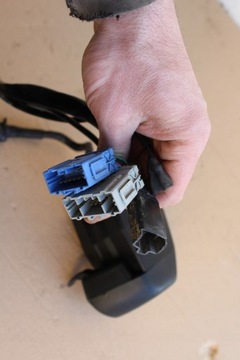 GL 1800 GOLD WING PRZELACZNIKI LEWE SWIATEL 01-05