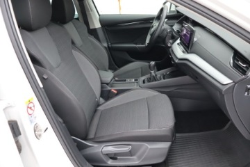 Skoda Octavia IV Liftback 1.5 TSI EVO 150KM 2024 Skoda Octavia 1.5 TSI e-tec, Salon Polska, zdjęcie 8