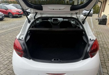 Peugeot 208 I Hatchback 5d Facelifting 1.2 PureTech 82KM 2017 Peugeot 208 1,2 82KM Klimatyzacja 1.2 Benzyna 82KM, zdjęcie 23