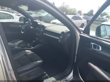 Volvo XC40 Crossover 2.0 T5 247KM 2019 Volvo XC 40 T5 Momentum 2019 2.0l 2.0 Benzyna 248KM, zdjęcie 9