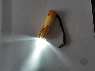 Мини-светодиодный фонарик - 1 шт.