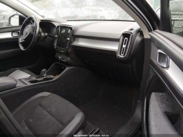 Volvo XC40 Crossover 2.0 T5 247KM 2020 Volvo XC 40 T5 Momentum 2020 2.0 Benzyna 248KM, zdjęcie 9