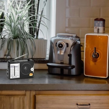 КУХОННОЕ РАДИО 230 В ПОРТАТИВНОЕ ЗДАНИЕ НА БАТАРЕЯХ R20 FM AM SW