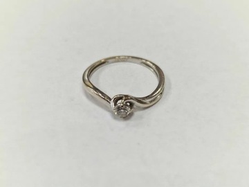Złoty pierścionek/ 585/ A part/ 1.76 gram/ R12.5/ DIA ~~ 0.11 CT/ białe