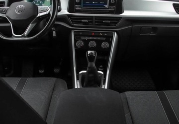 Volkswagen T-Roc I SUV Facelifting 1.0 TSI 110KM 2022 Volkswagen T-Roc 1.0 TSI 110KM Life Tempomat Aktywny Reflektory LED Czujni, zdjęcie 15